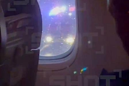 Təyyarənin mühərriki yandı, 