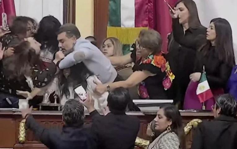 Deputatlar arasında dava - 