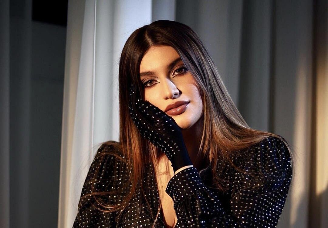 Rəqsanənin qızının əl-ələ görüntüləndiyi müğənni KİMDİR? - 