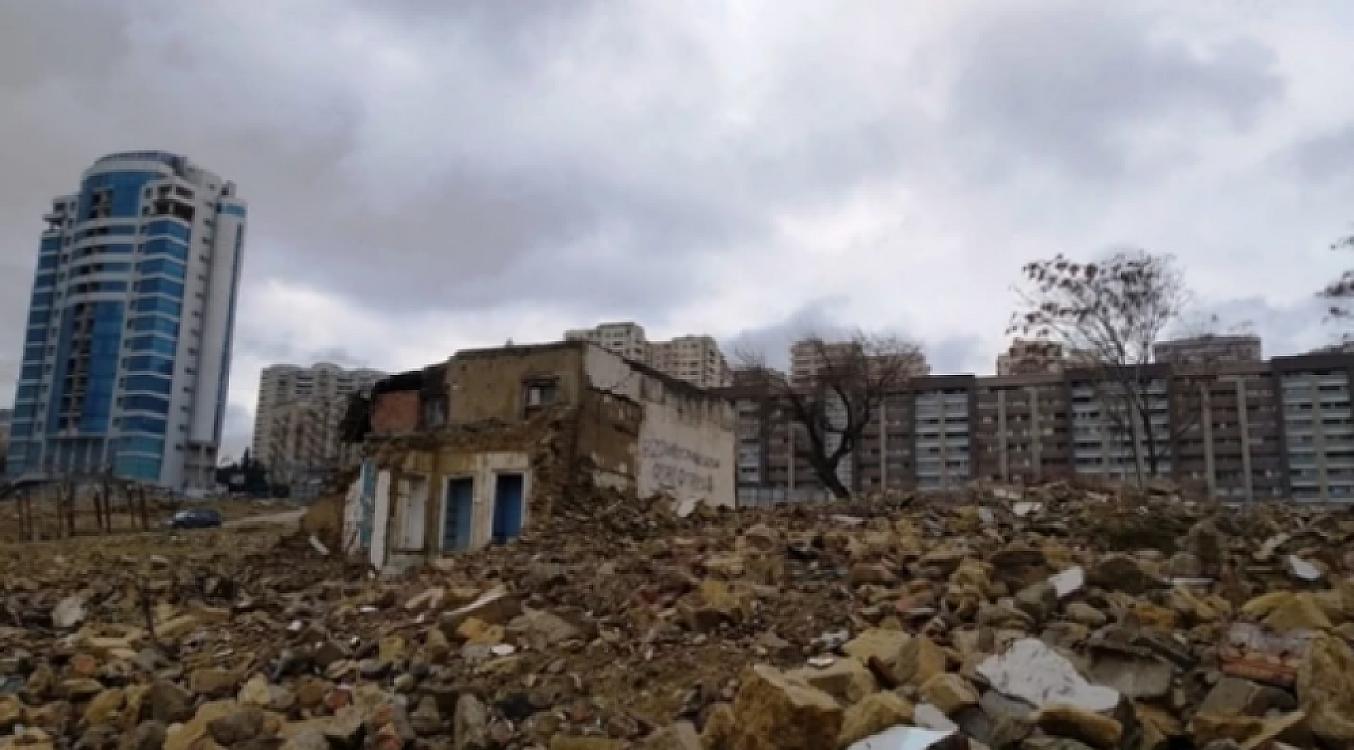 Bakıda bu evlər və obyektlər qəfil çökə bilər - Əvvəl çatlar yaranır - 