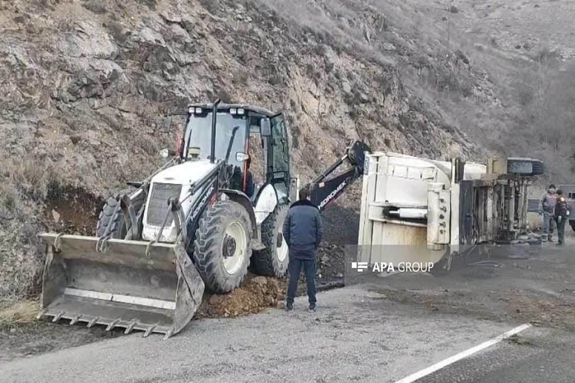 Laçın-Şuşa yolunda yük maşını aşıb - 