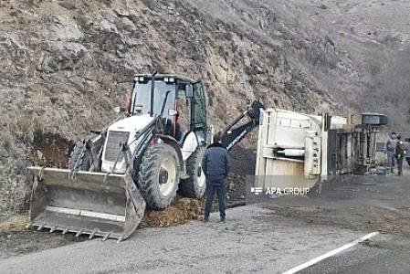 Laçın-Şuşa yolunda yük maşını aşıb - 