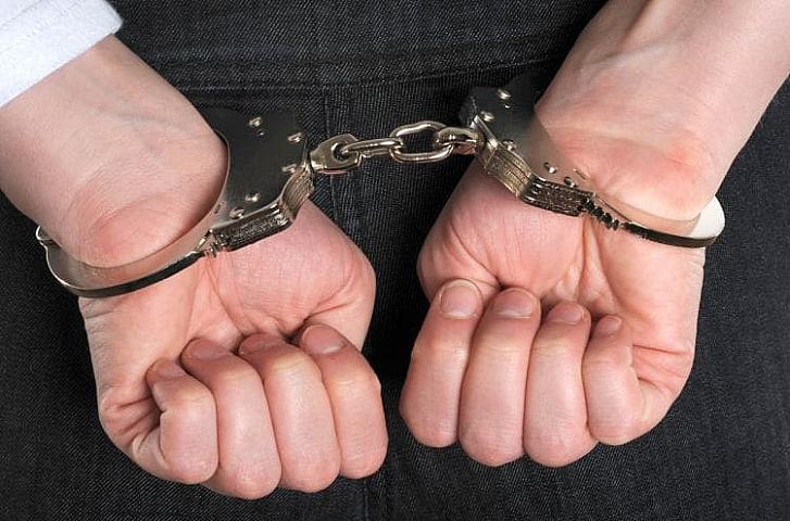 Evdən 8 min dollarlıq qızıl oğurlayan şəxs saxlanıldı