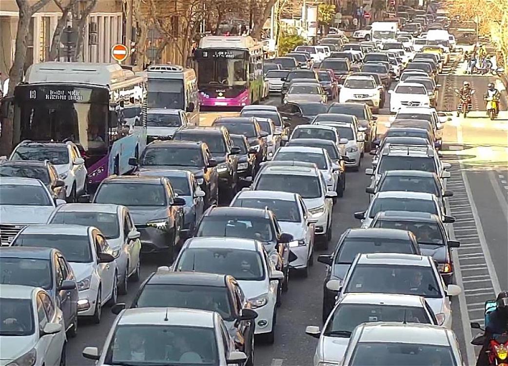 Bakının bu yollarında sıxlıq var - 