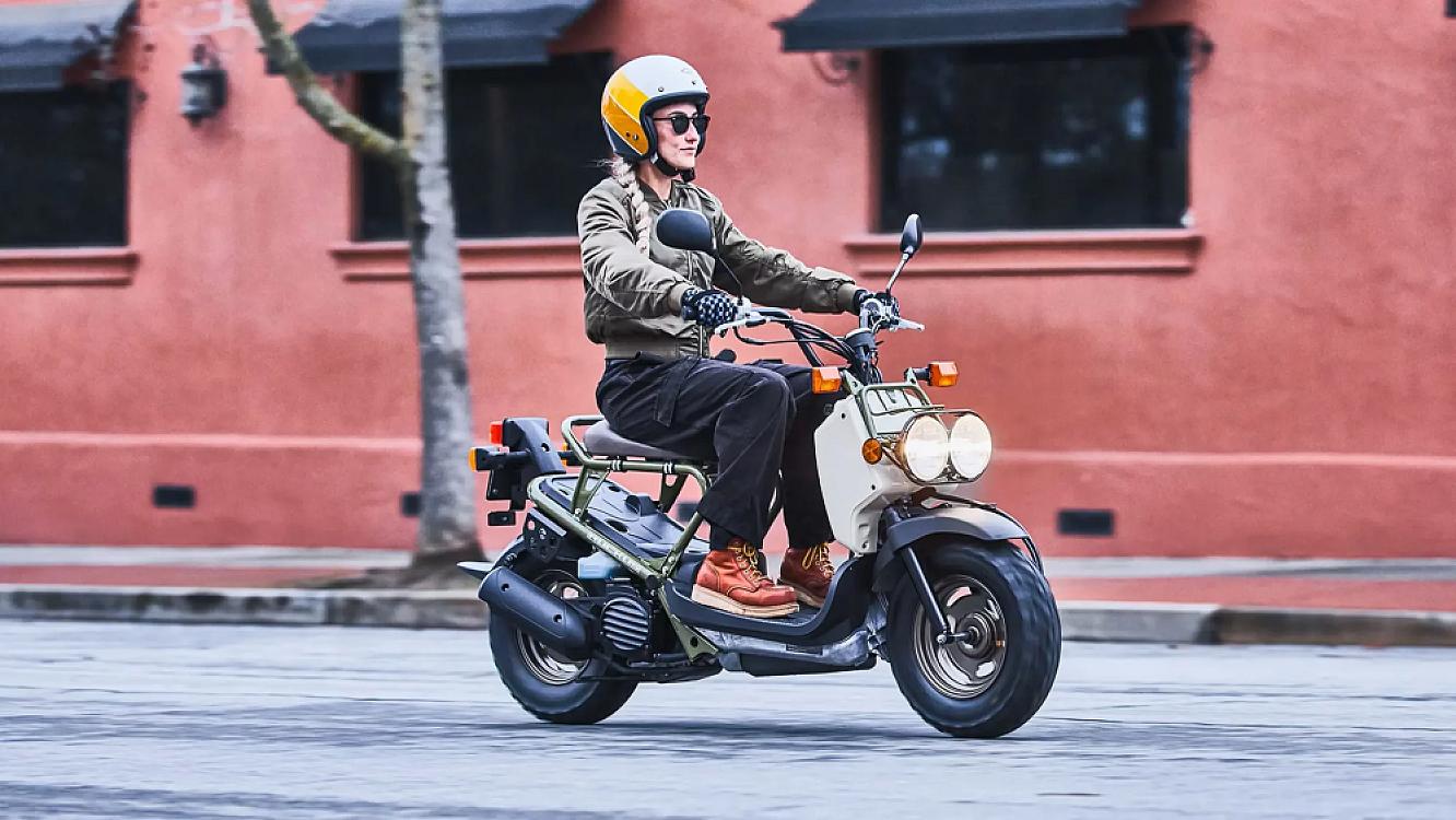 Velosipedçi moped sürə bilərmi?