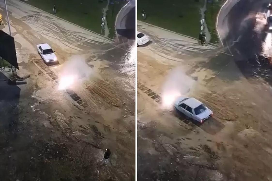 Su borusu partladı, fürsətdən istifadə edib 