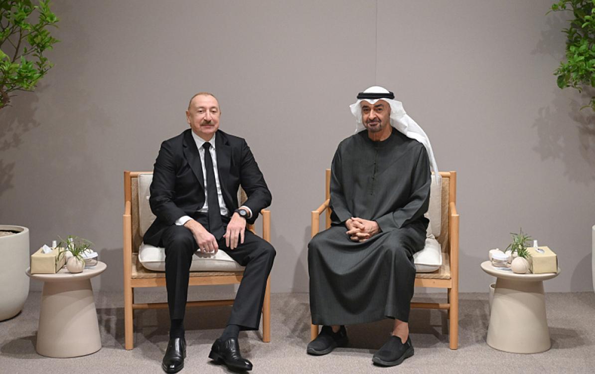 Prezident Əbu-Dabidədir - 