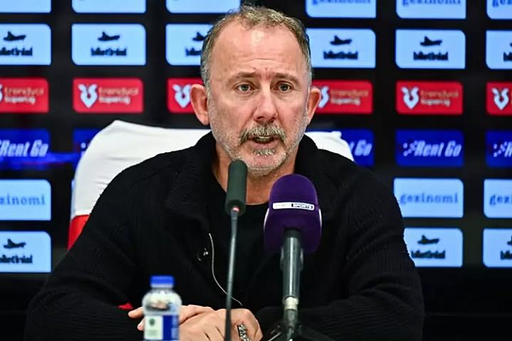 "Beşiktaş" 2 futbolçu ilə 