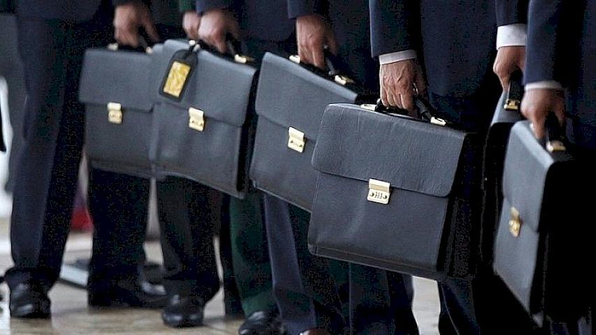 İcra başçılarını “ipdən alan” 