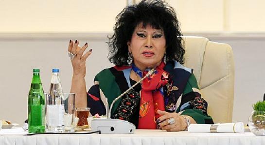 Zeynəb Xanlarova ermənipərəst müğənnini 