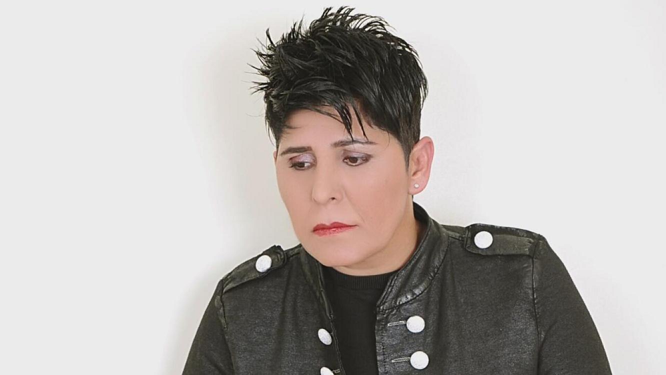 Məşhur türk müğənniyə 