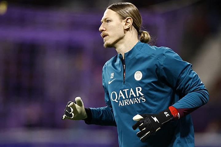 PSJ-nin futbolçusu Safonovu 