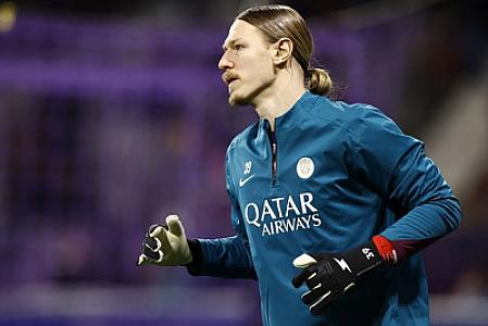 PSJ-nin futbolçusu Safonovu 