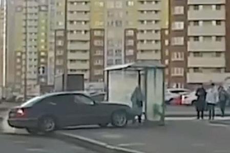 Maşın insanların olduğu