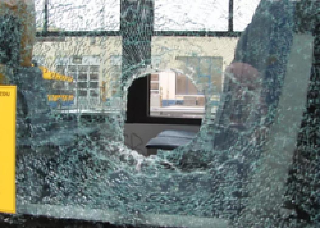 Qubada sərnişin avtobusu ana və övladını vurdu - 