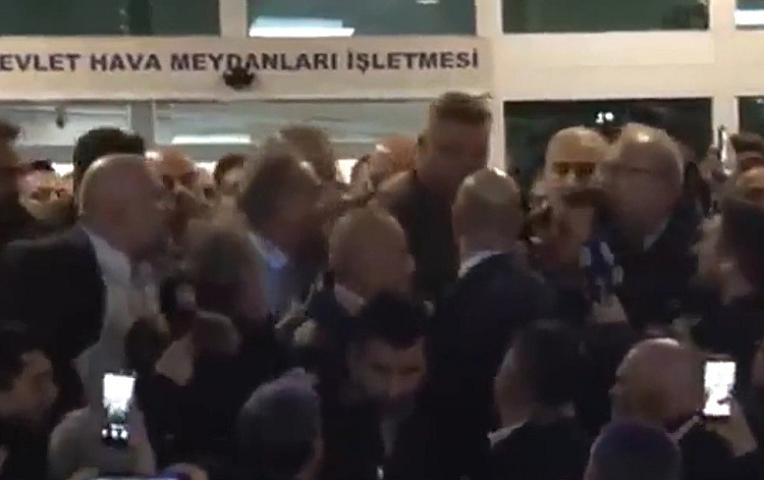 Evində axtarış aparılan “Fənərbaxça” prezidenti belə qarşılandı - 