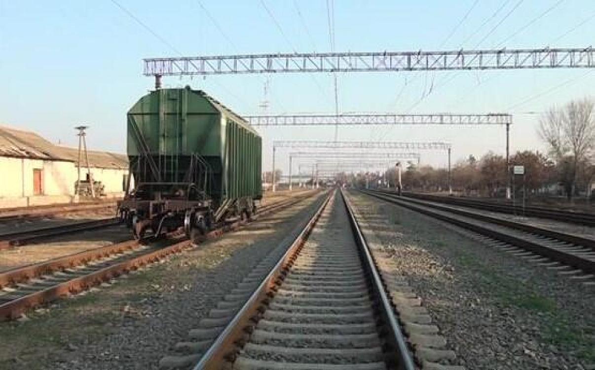 Dərsdən qayıdanda vaqonun üstünə çıxıb şəkil çəkdirmək istəyibmiş... - 