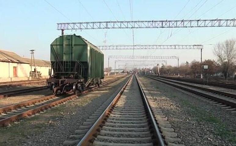 Dərsdən qayıdanda vaqonun üstünə çıxıb şəkil çəkdirmək istəyibmiş... - 