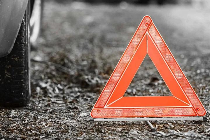 Oğuzda mikroavtobus ağaca çırpıldı - 