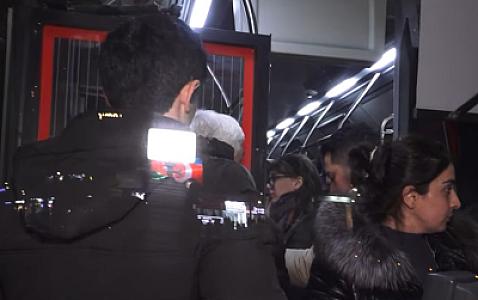 “Bir manat versək də, ayaq üstə gedirik” - 