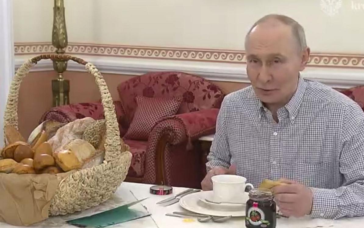 Rusiyalı sahibkar Putinə “pirojki” göndərdi - 