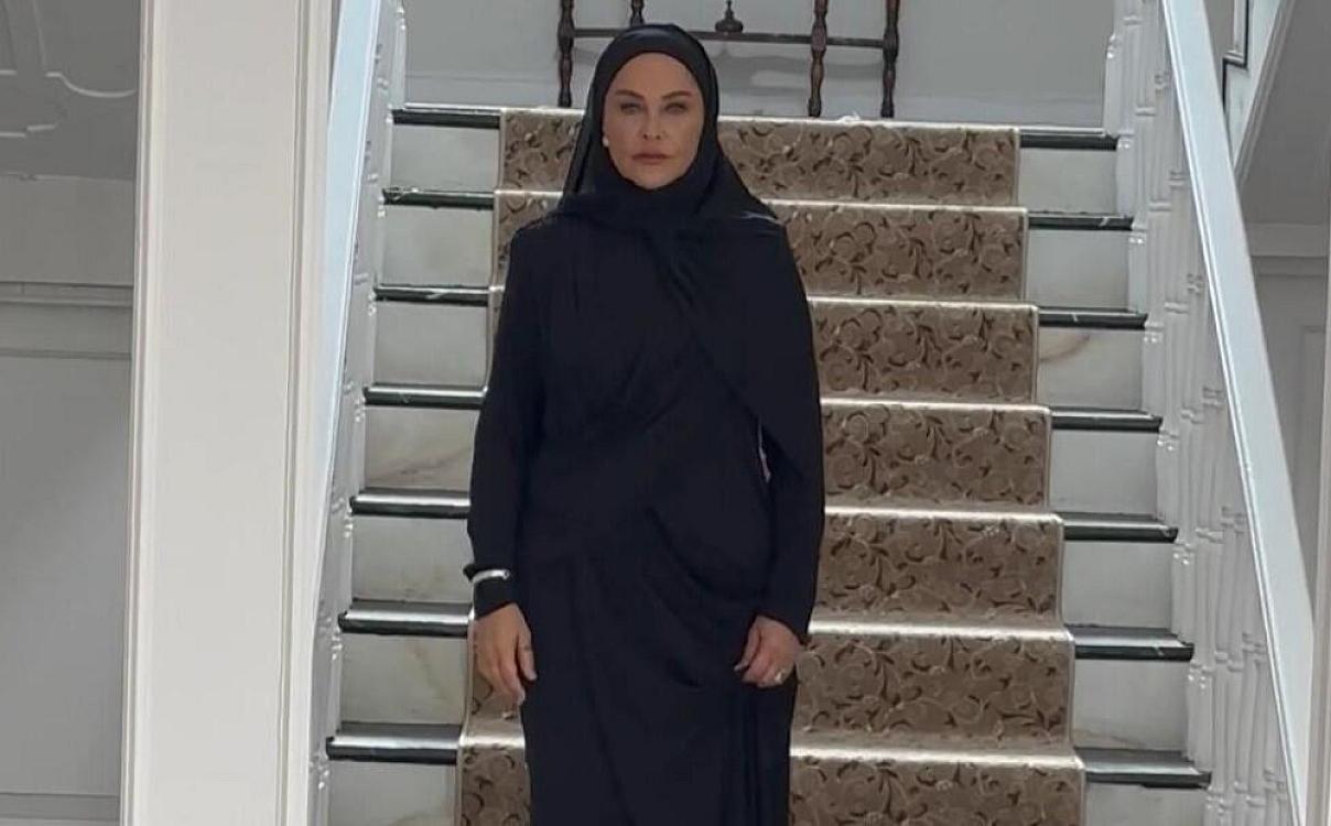 Hülya Avşar wore a headscarf -