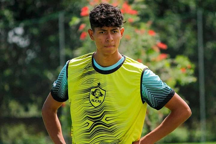 "Bavariya" 17 yaşlı futbolçu ilə müqavilə