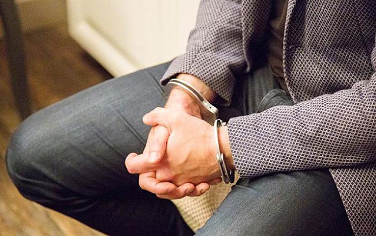 İşə gecikən müəllim