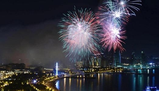 Yeni il gecəsi bulvara çıxanlara