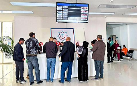 “Xəstəxanalarda elektron növbə sisteminin tətbiqi gecikir”