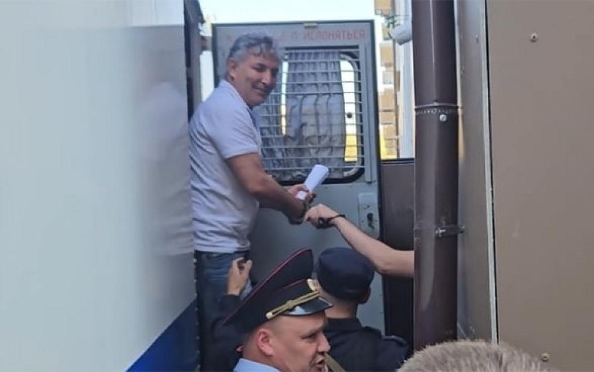 Həbsdəki azərbaycanlı vəkildən 