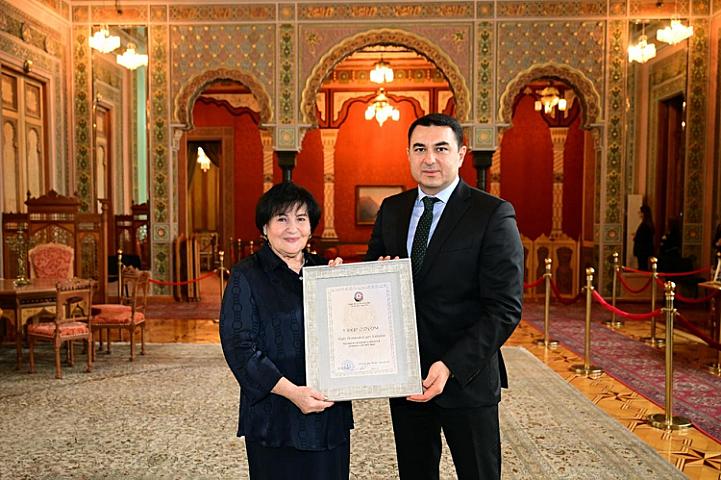 Adil Kərimli akademik Nailə Vəlixanlını ziyarət etdi - 