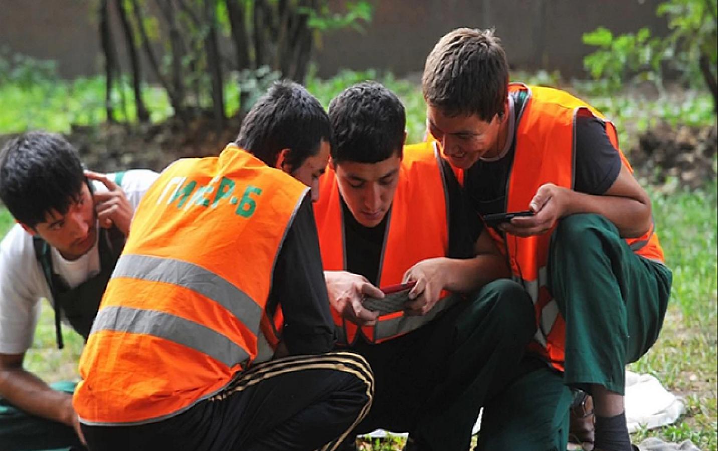 Moskvada miqrantlar mobil tətbiqlə 