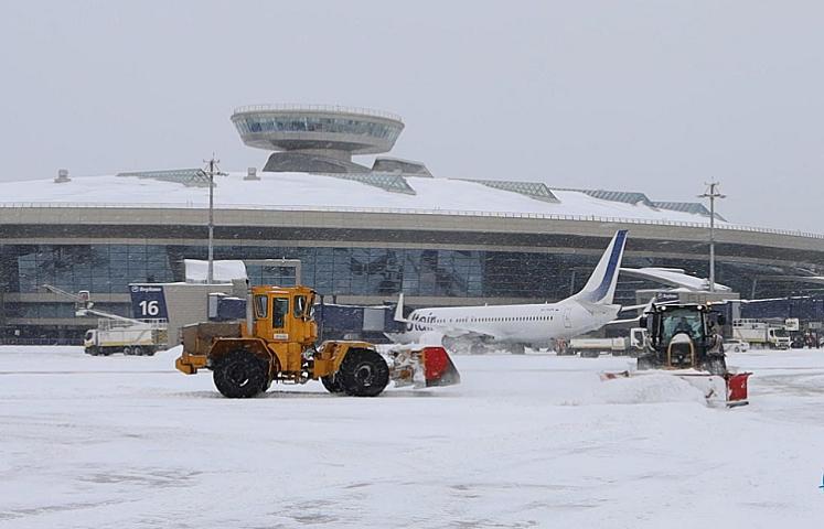 Bakıdan uçan təyyarə Moskvaya enə bilmədi