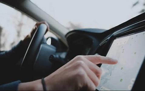 Avtomobillərdə sensorlu ekranlarla bağlı - 