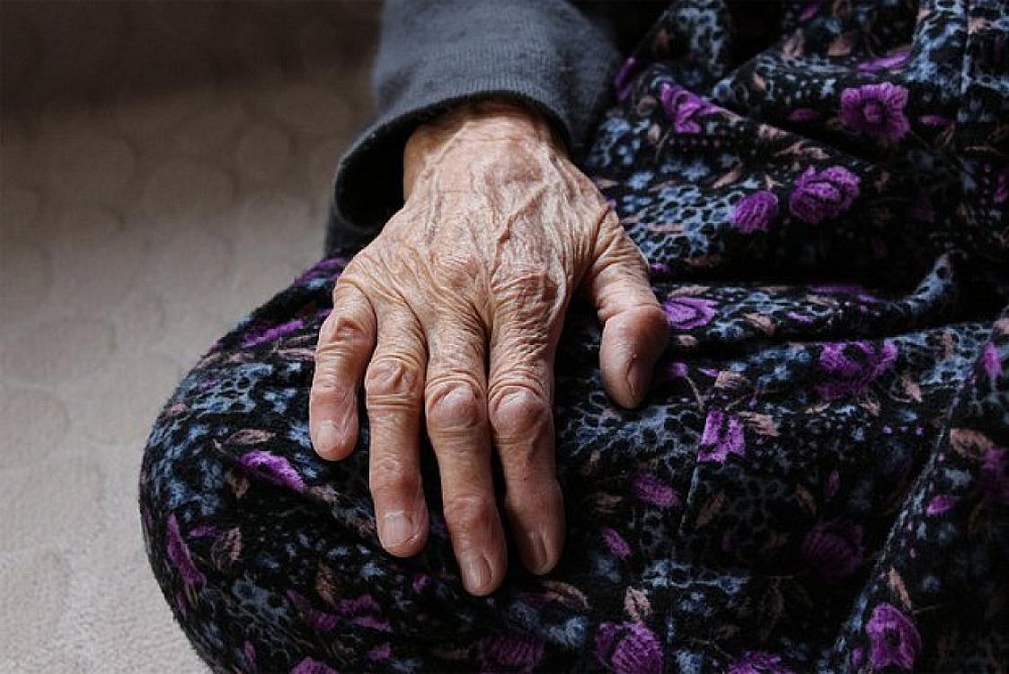 104 yaşlı qadın uzunömürlülüyünün 