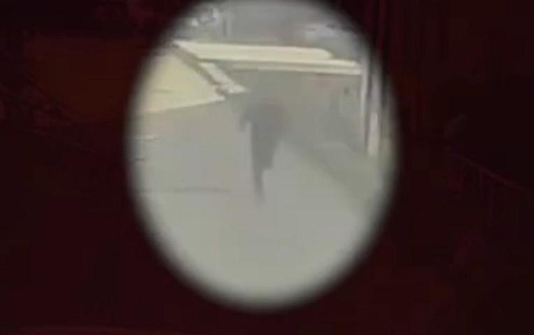 Avtobusda sürücünün telefonunu götürüb qaçdı - 