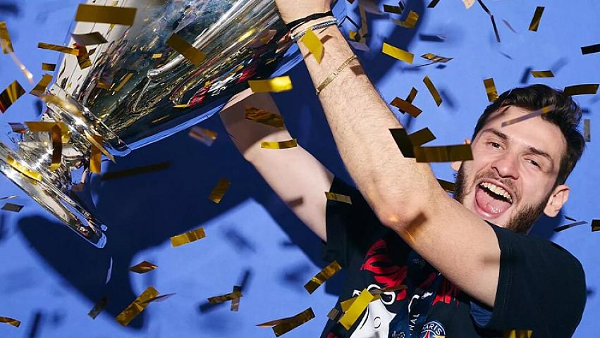 Xviça Kvaratsxeliya ən yaxşı futbolçu 