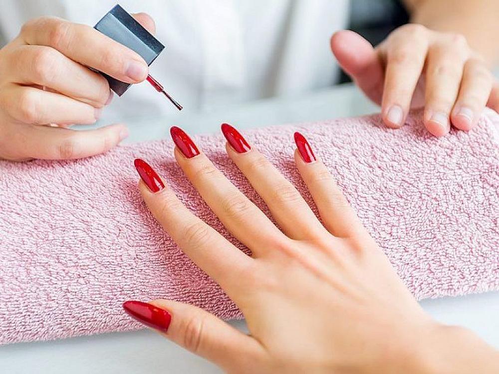 Uzun dırnaqlı xanımların 