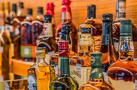 "Bir litr spirtli içki üçün 6 manat vergi ödəniləcək" — 