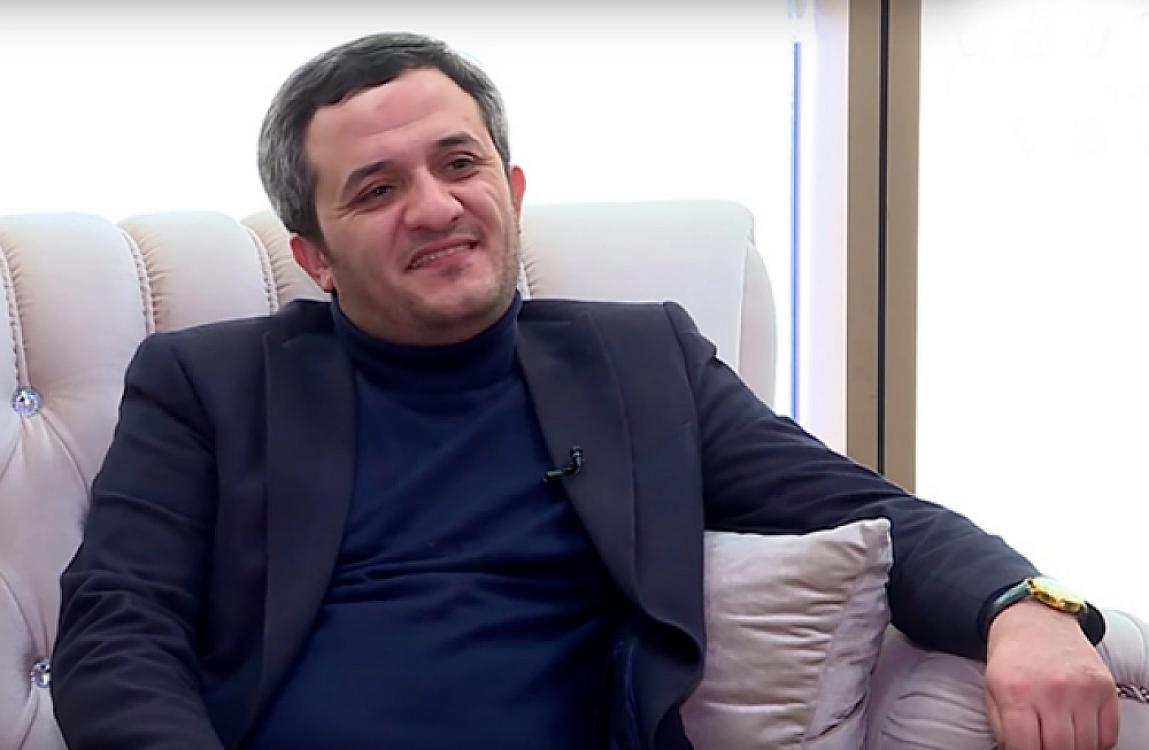 Он открыл магазин для своей жены, купил автомобиль.