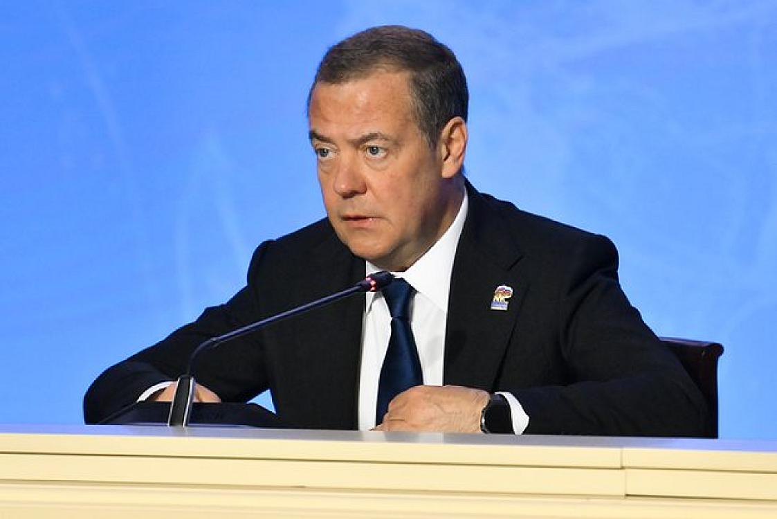 Medvedev: Zelenski bütün Rusiyanın 