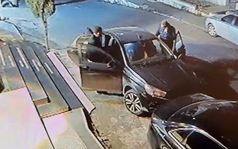 Hoteldə qonağın 23 min pulunu oğurladılar - Kameraya belə düşdülər - 