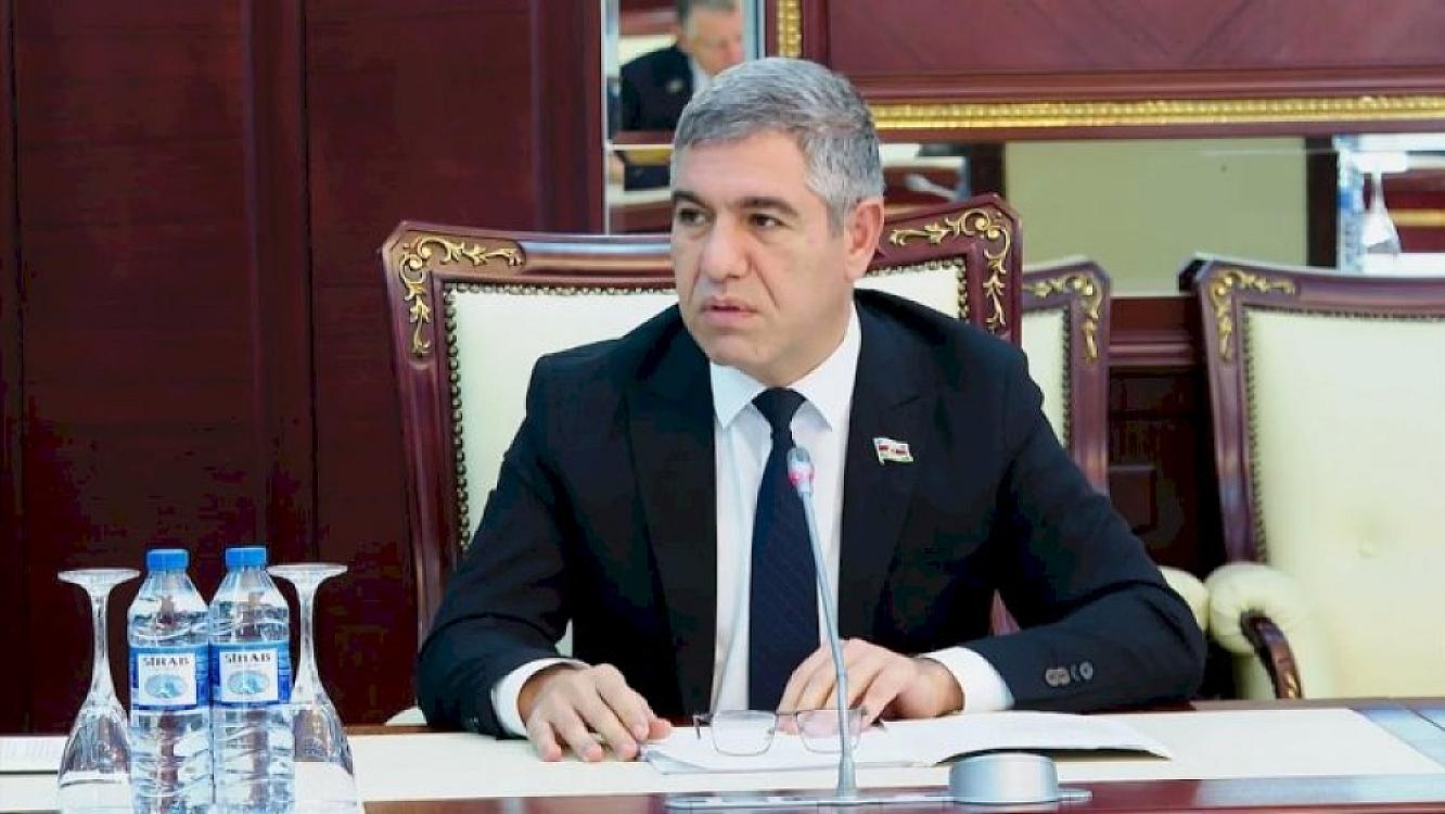 Deputat müəllim kimi işləməyə başladı