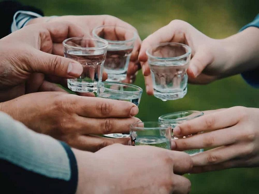 Плохая новость для тех, кто пьет водку, чтобы согреться