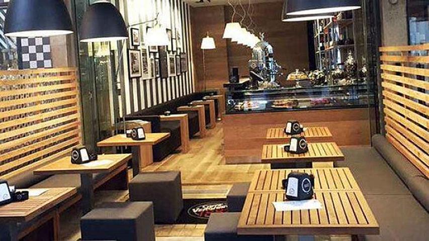 Bayram günü kafedə 