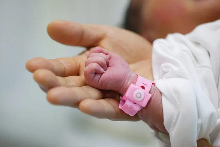 Uşaq acından öldü, 