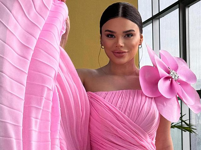 Aysun qızını göstərmək üçün 