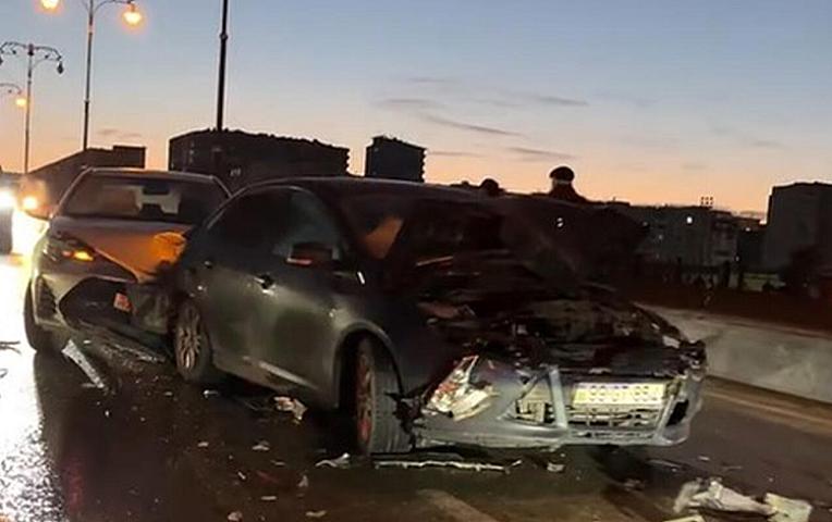 Paytaxtda zəncirvari yol qəzası - 