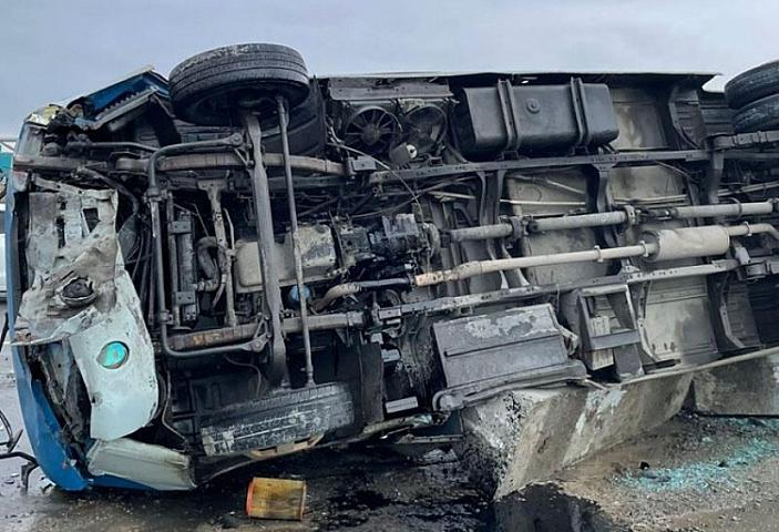 Astarada mikrovtobus aşıb, ölən və xəsarət alanlar var